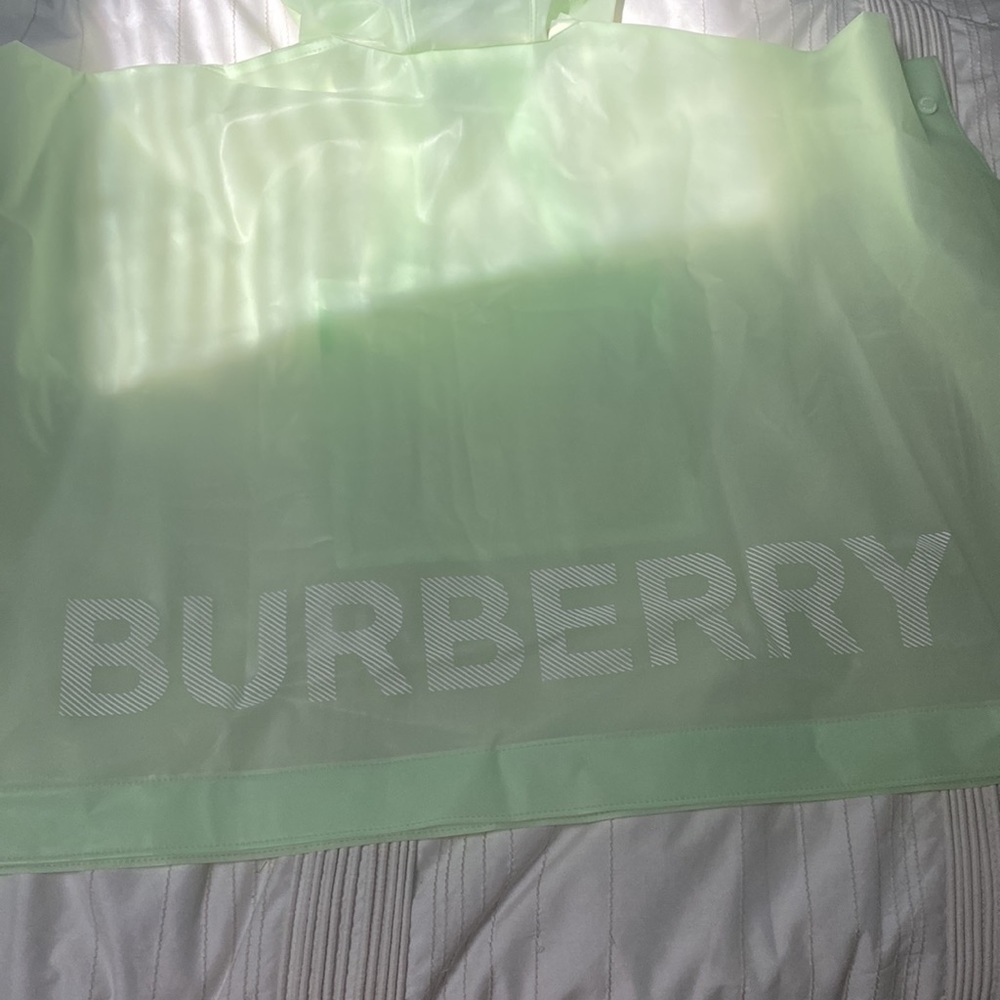 NWT Burberry Rain Poncho Pistachio